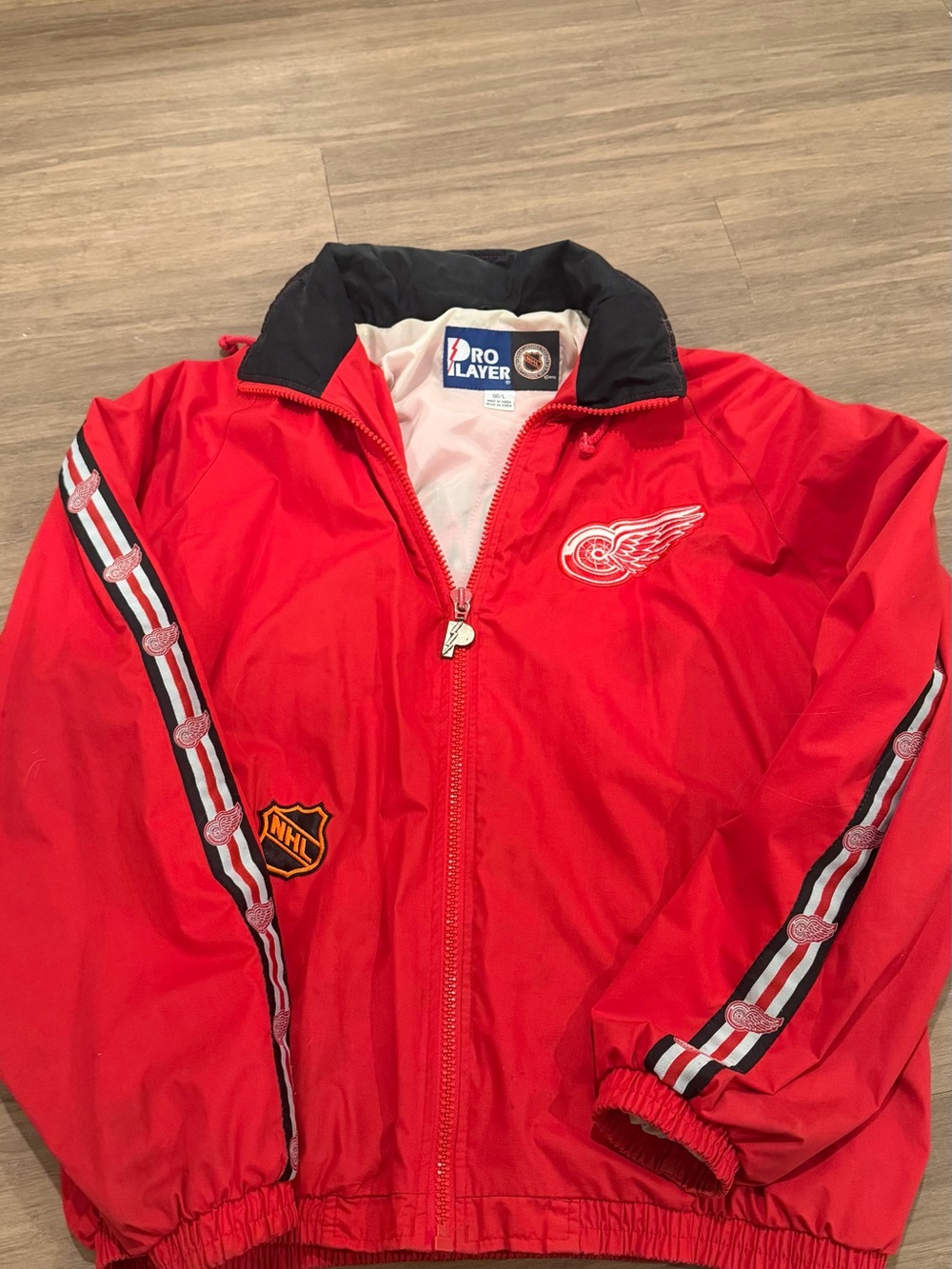 Pro Player Red Detroit Red Wings Windbreaker with Black Collar